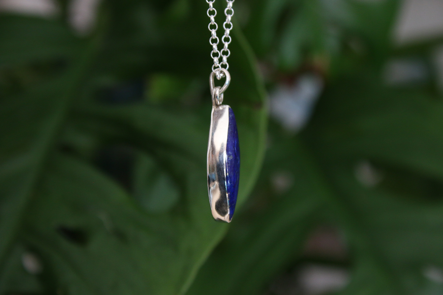 La sostenibilidad y ética detrás de la joyería artesanal en «Lunar de Plata».