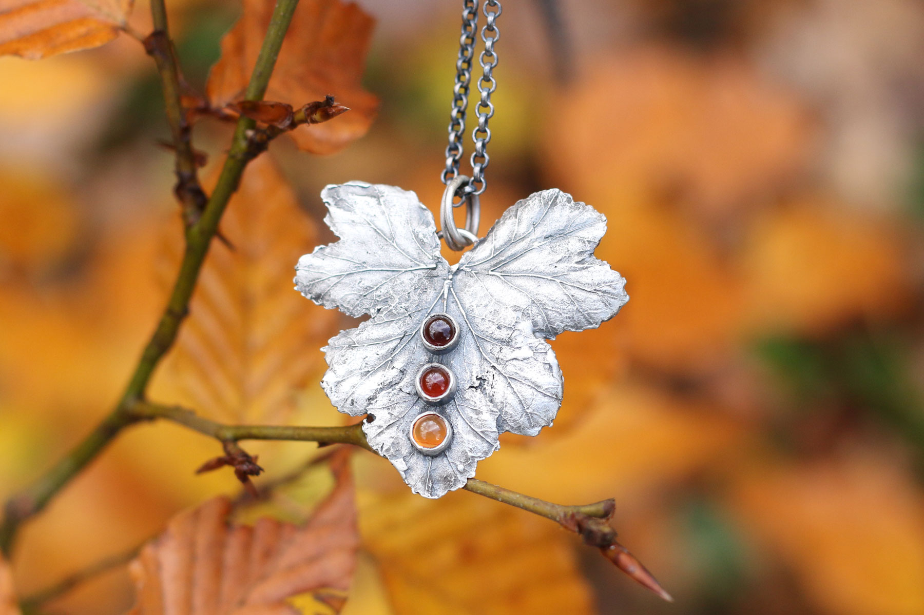 Colgante FOLIA con CORNALINA