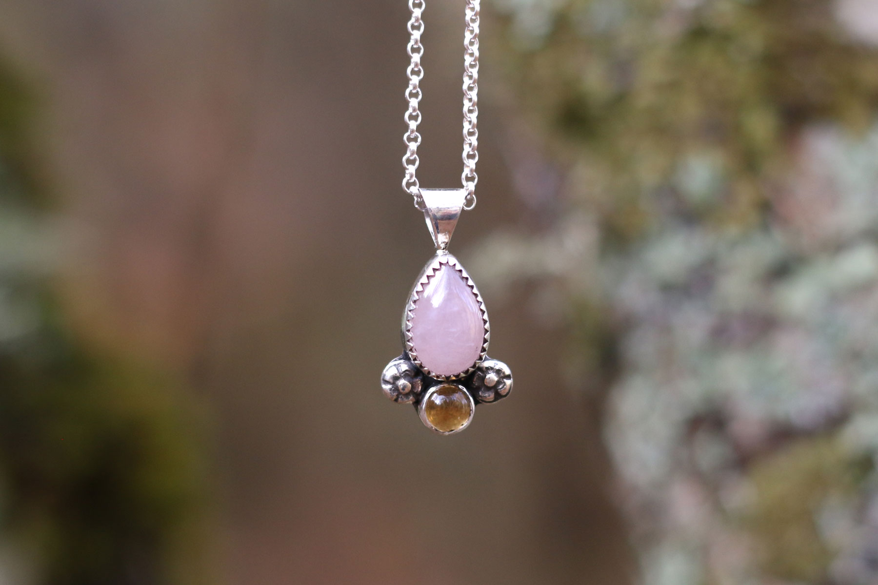 Colgante PETALO II con CUARZO ROSA y CITRINO