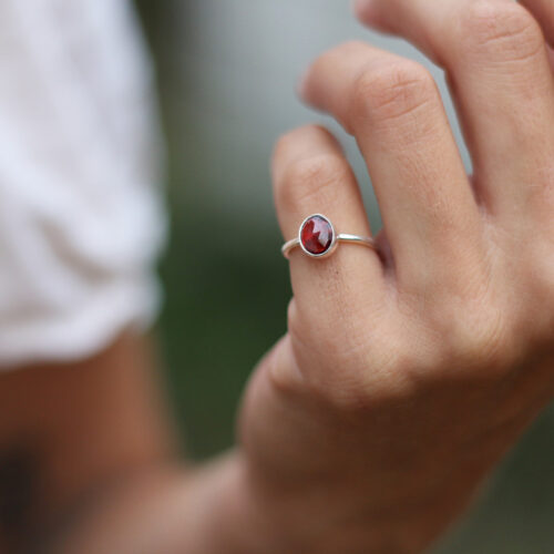 Anillo GRANATE